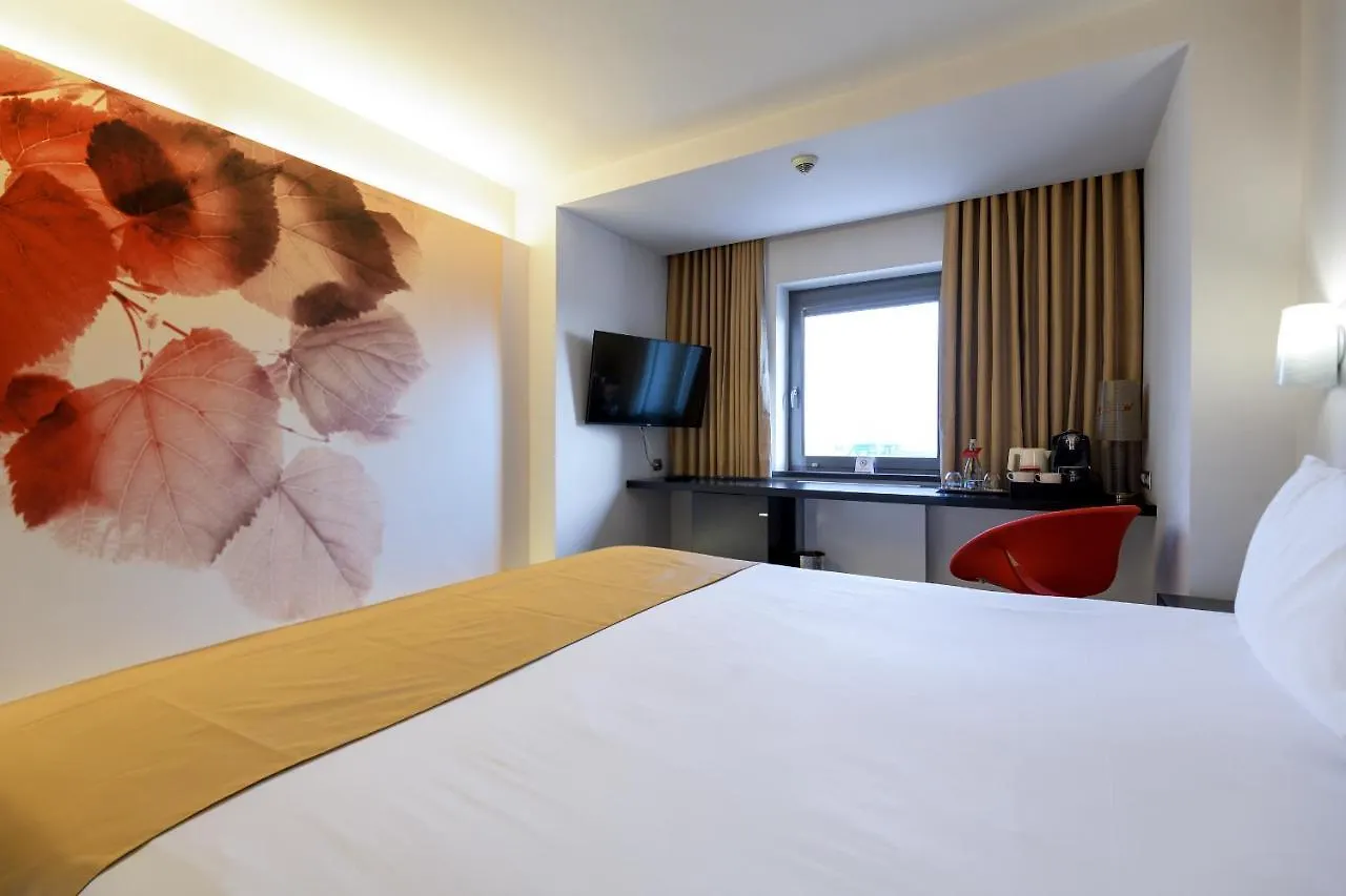 Ramada Plaza By Wyndham Bucharest Convention Center Hotel 4*,