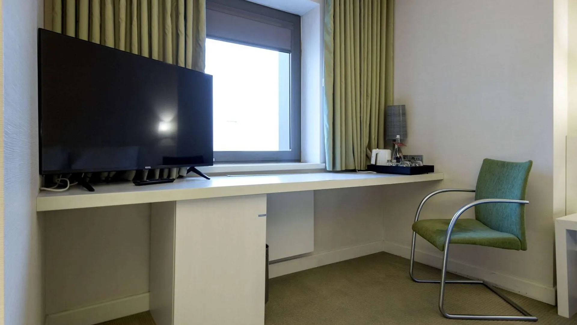 Ramada Plaza By Wyndham Bucharest Convention Center Hotel 4*,