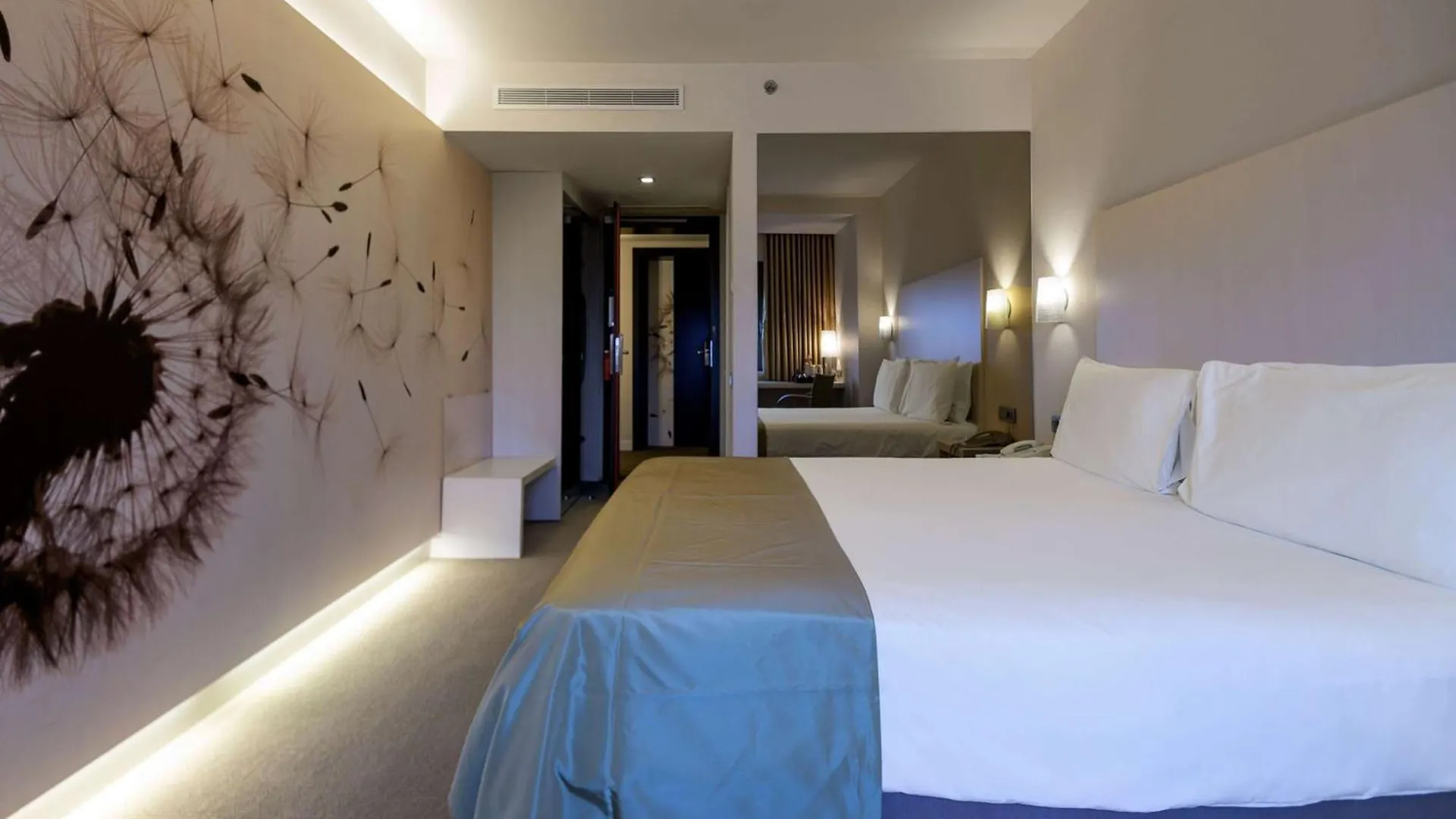 Ramada Plaza By Wyndham Bucharest Convention Center Hotel 4*,