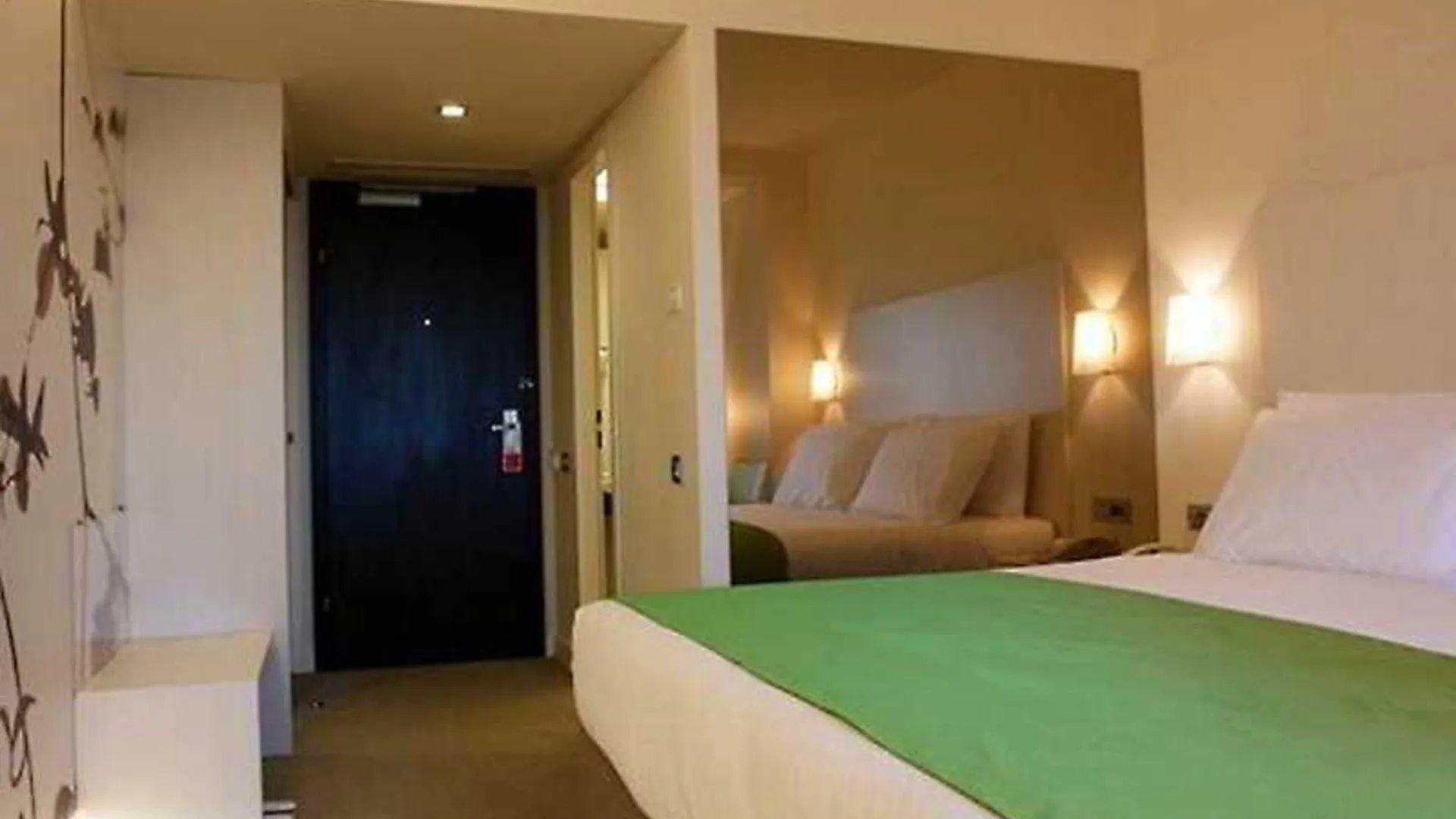 Ramada Plaza By Wyndham Bucharest Convention Center Hotel