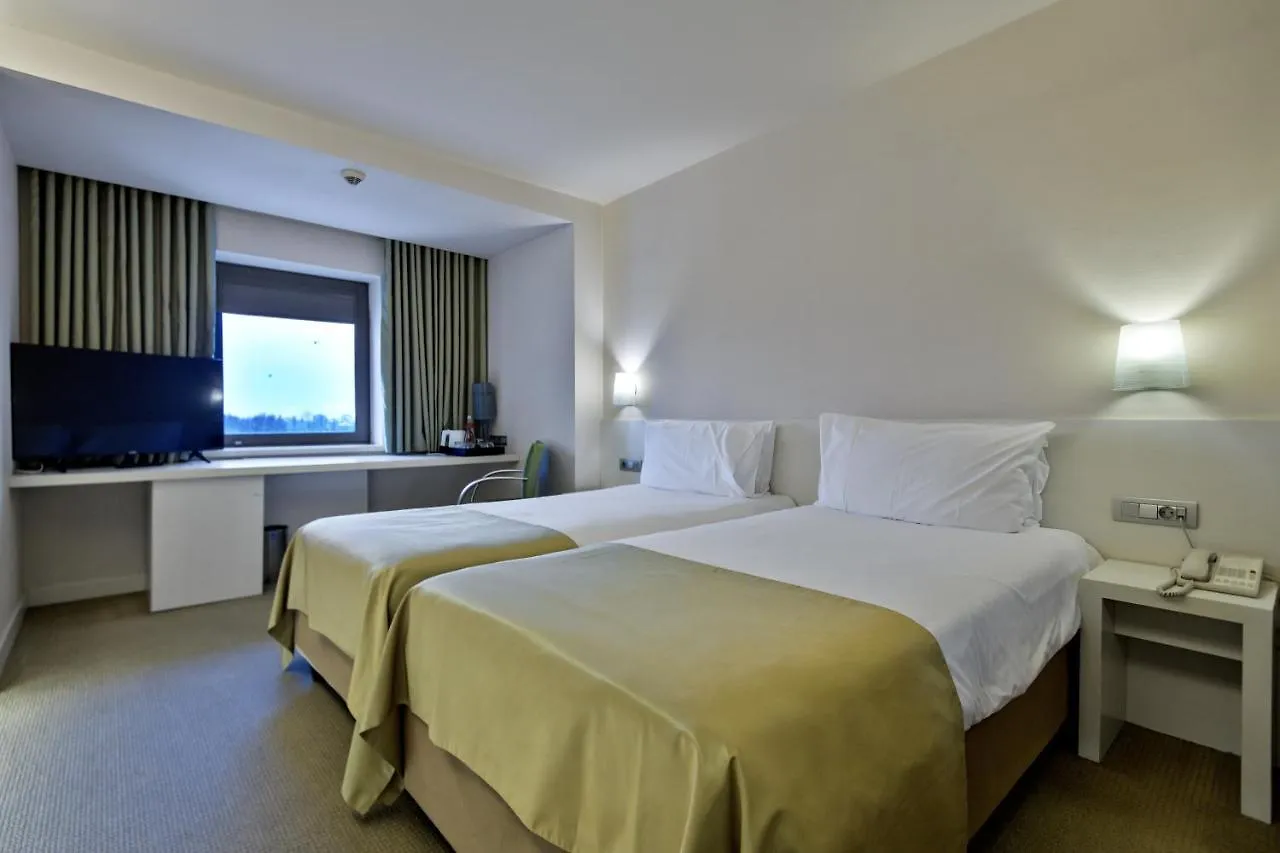 Ramada Plaza By Wyndham Bucharest Convention Center Otel