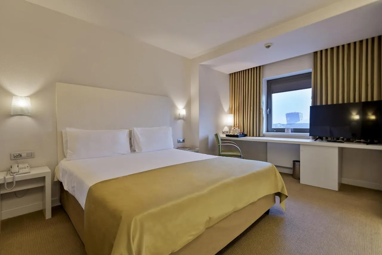 Ramada Plaza By Wyndham Bucharest Convention Center Otel